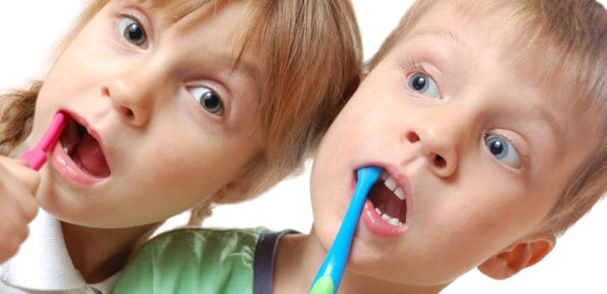 Conoce sobre la tecnología aliada de padres para el cepillado de los niños