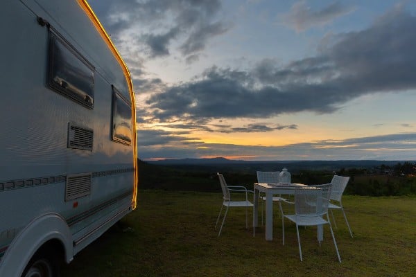 autocaravana en buen paisaje