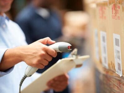 preparacion-de-pedidos-en-un-almacen-logistico