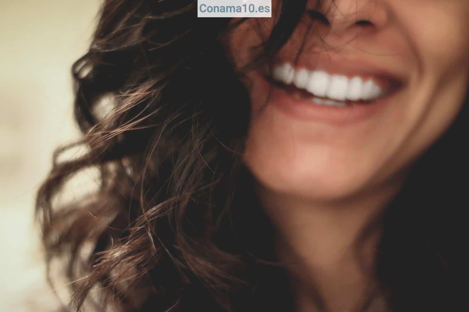 long black haired woman smiling close-up photography